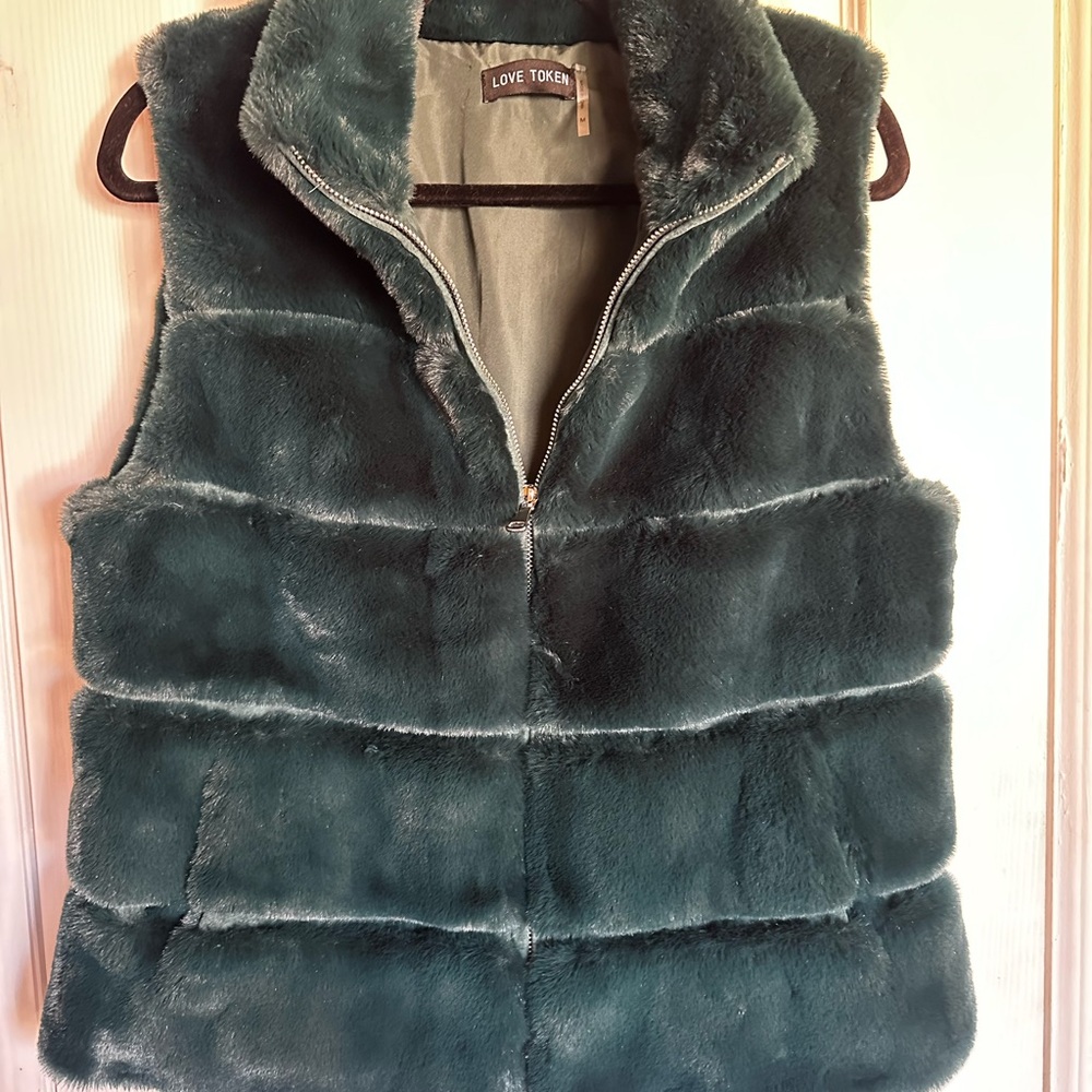 Love Token Women's Vince Faux Fur Vest - Emerald
